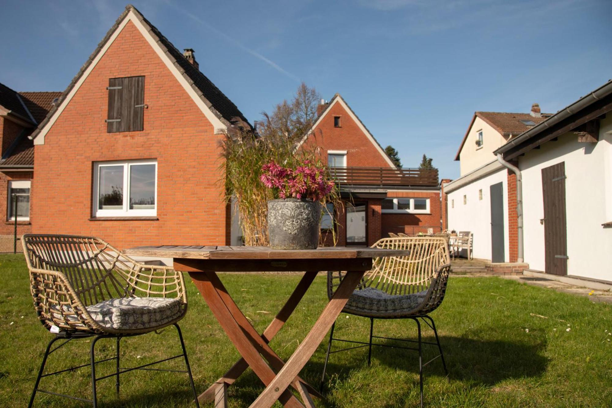 Kleines Ferienhaeuschen Im Garten Eutin Exterior foto